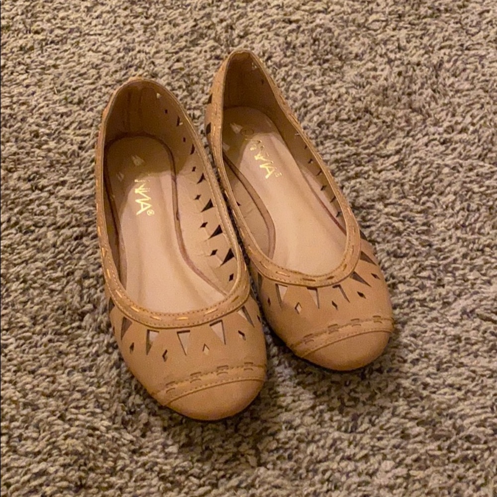 Anna tan flats